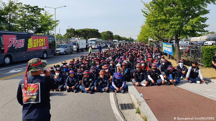 Truckers in South Korea Continue to Protest Rising Fuel Costs & Pay; Military Forced to Deploy Troops to Help Transport Goods