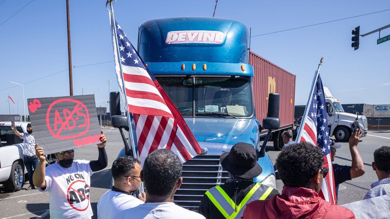 Truckers Shutdown Oakland Port For Third Day Over New California Law