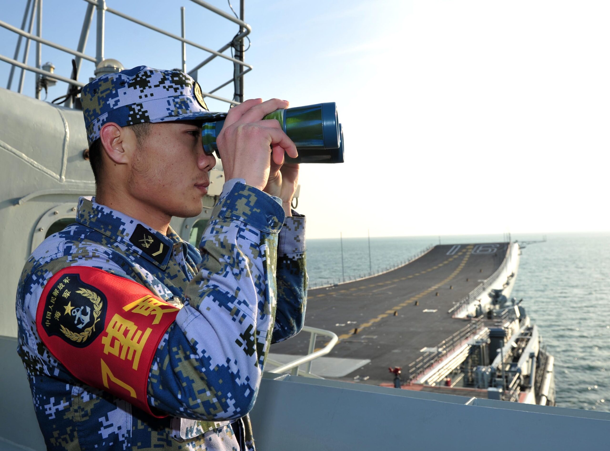 Chinese military claims to have deterred a US warship that entered its territorial waters, US pushes back