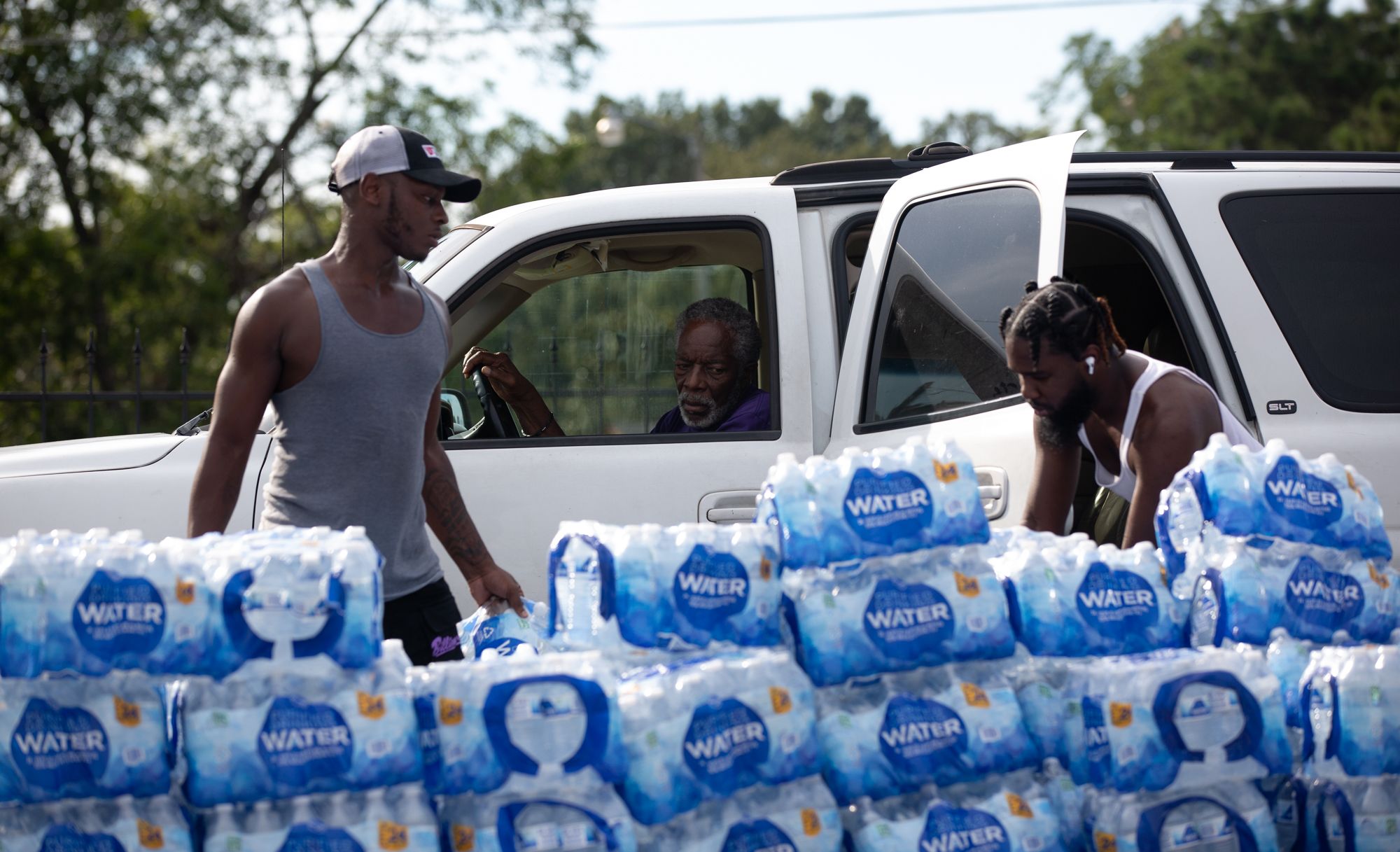 Local officials tell residents of Mississippi town to boil water after pipe bursts lead to contaminated water