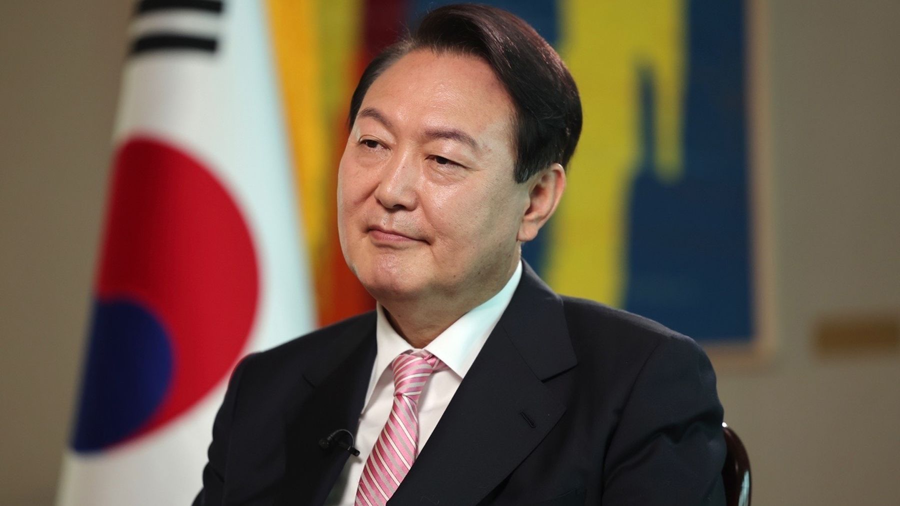 South Korean Investigators Seek Extension on Arrest Warrant for Former President
