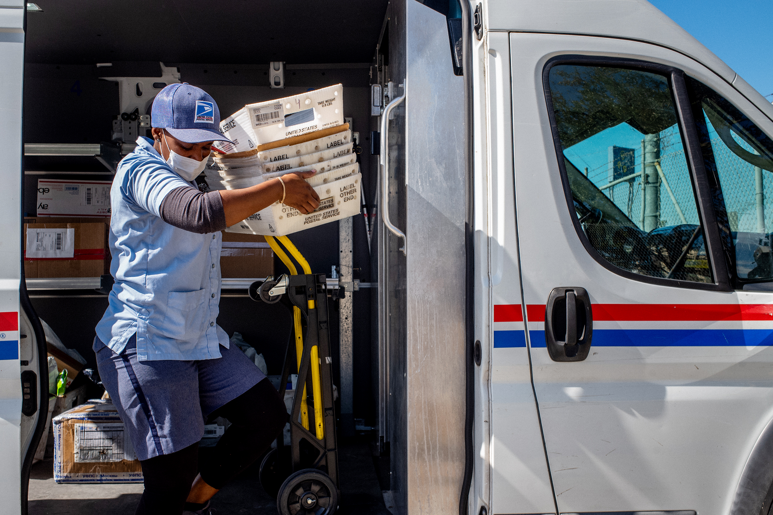 Department of Justice advises US postal service that it can continue to deliver abortion prescriptions despite some states claiming it violates their laws