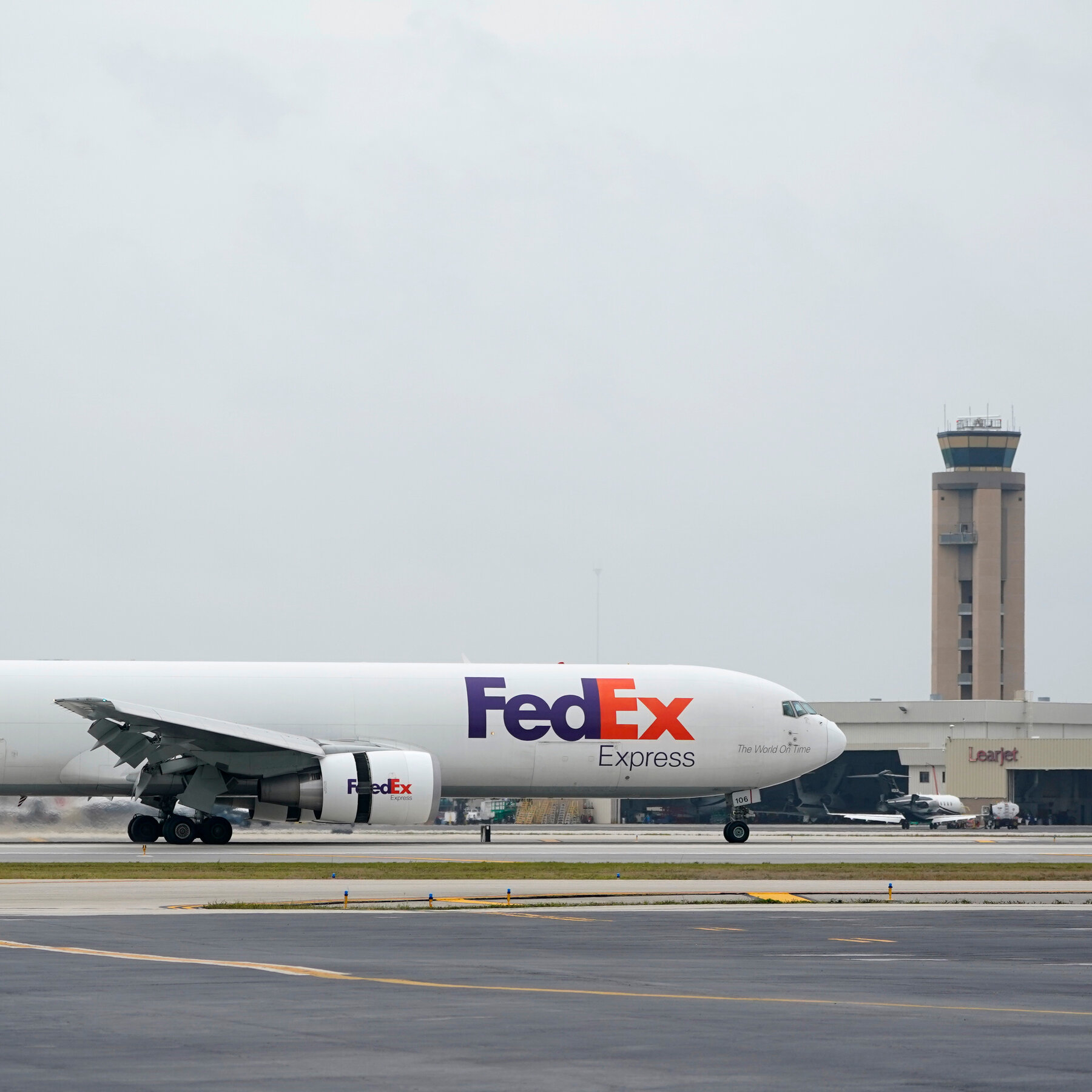 US opens investigation after two commercial aircraft have close call on airport runway