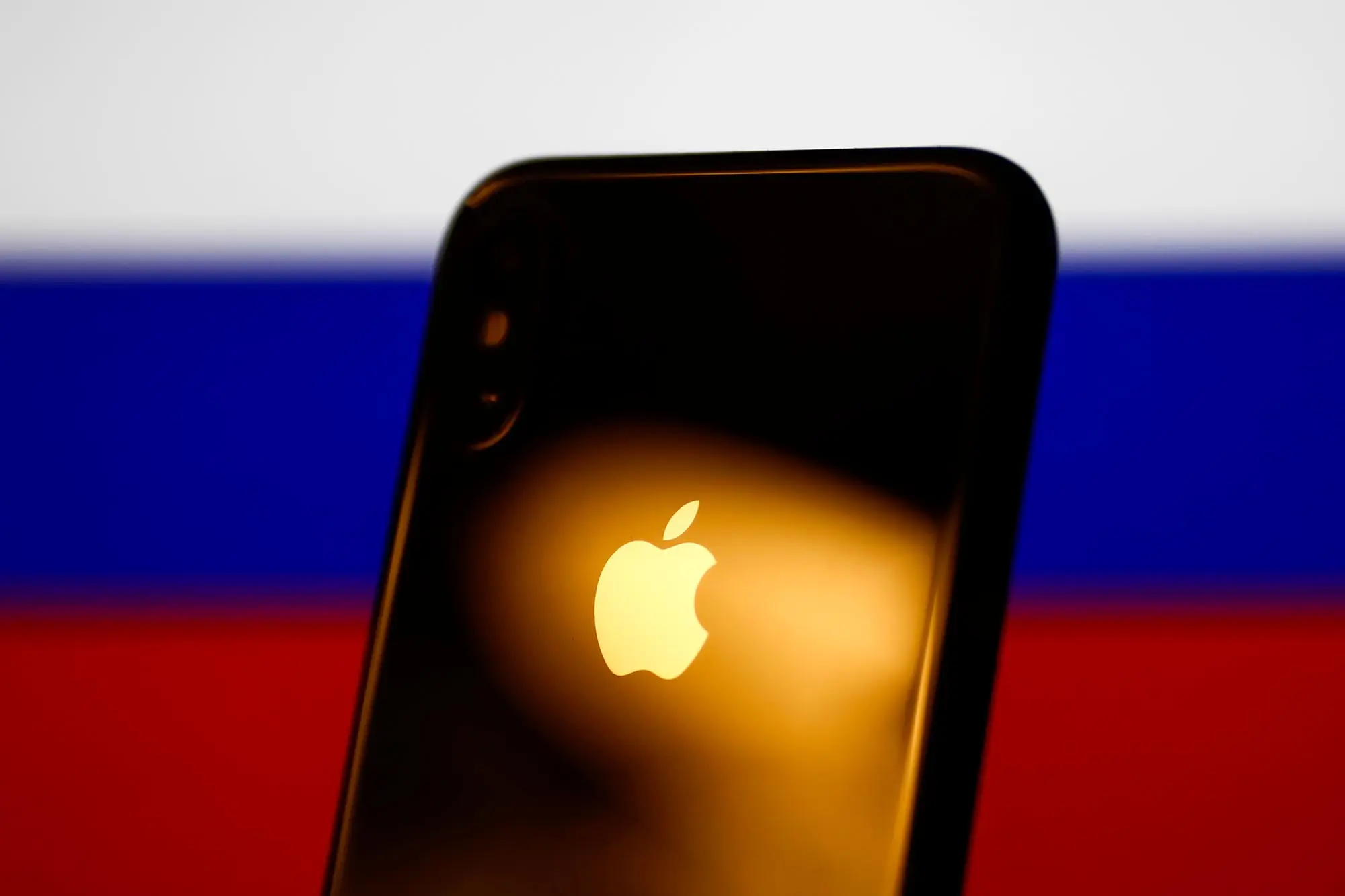 Russia tells government workers to stop using iphones over concerns of espionage activities by western intelligence agencies