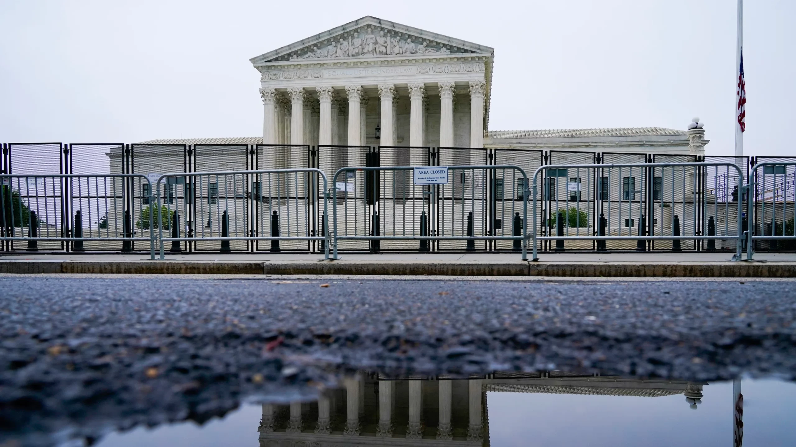 Supreme Court Orders Trump Administration to Halt Deportations of Venezuelans Under Alien Enemies Act