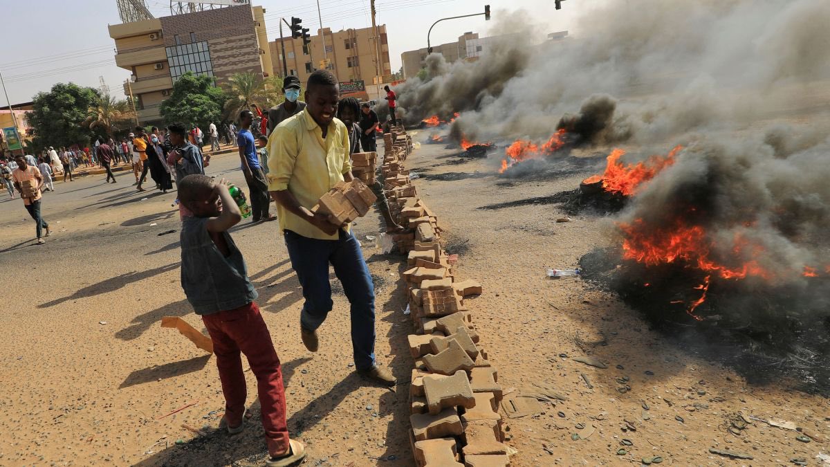 Sudan Conflict: Rival military forces accuse each other of violating ceasefire