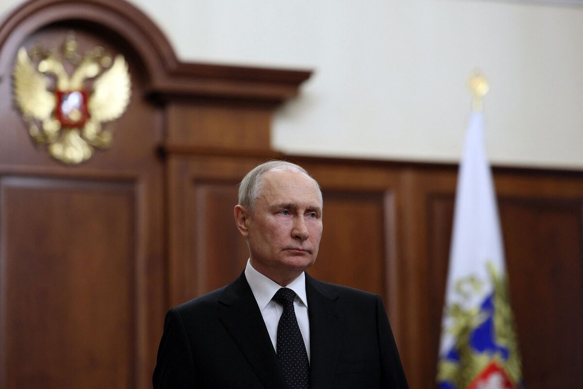 Putin Speaks with Emir of Qatar Following Attempted Coup/Rebellion