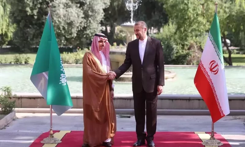 Saudi and Iranian Foreign Ministers Meet in Tehran as Ties Begin to Strengthen