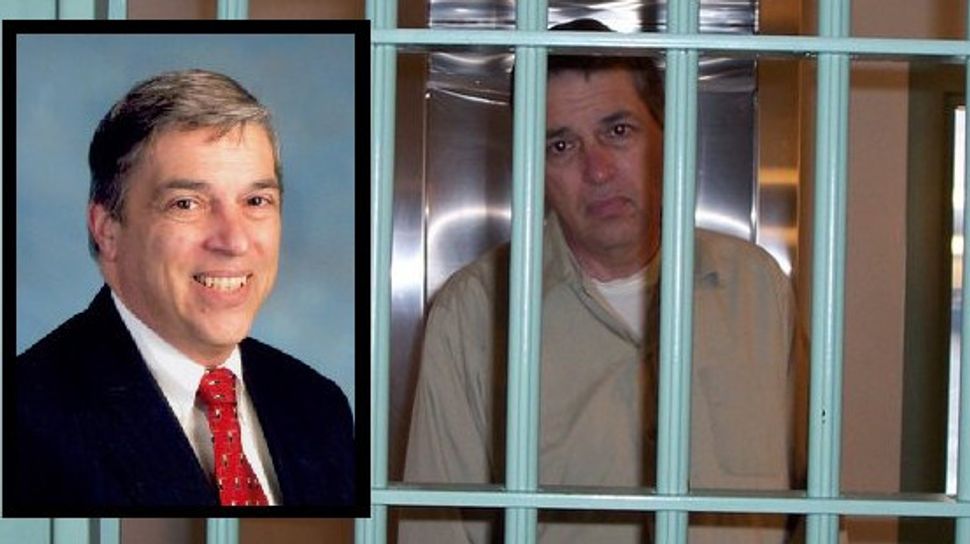 Ex-FBI Agent and Convicted Russian Spy Dies in US Prison