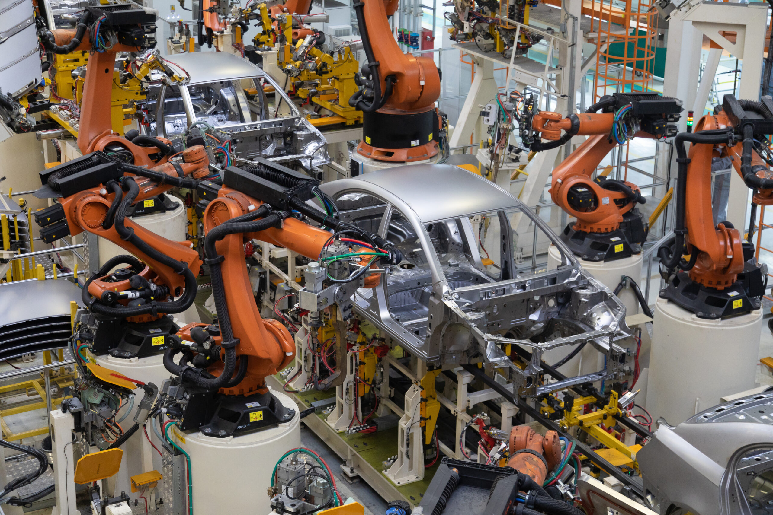 US Autoworkers Intensify Strike Amid Stalled Negotiations