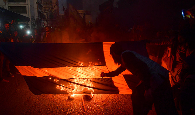Protesters Break into Swedish Embassy in Baghdad Protesting Planned Quran Burning