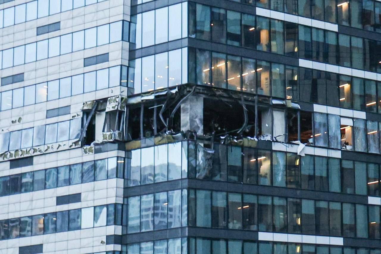 Moscow Reports Shooting Down of Ukrainian Drones, Resulting in Hits on Buildings