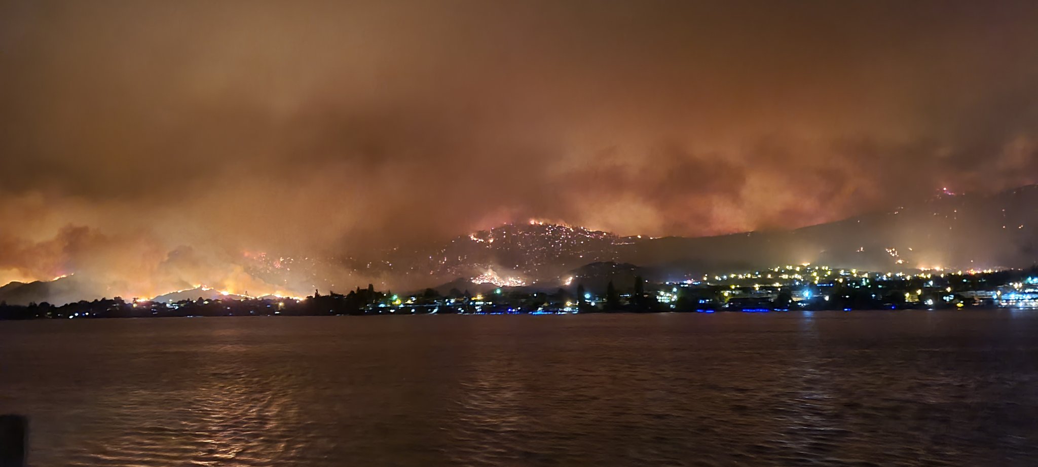 Wildfire from Washington Crosses Border, Triggers Evacuations in Canada
