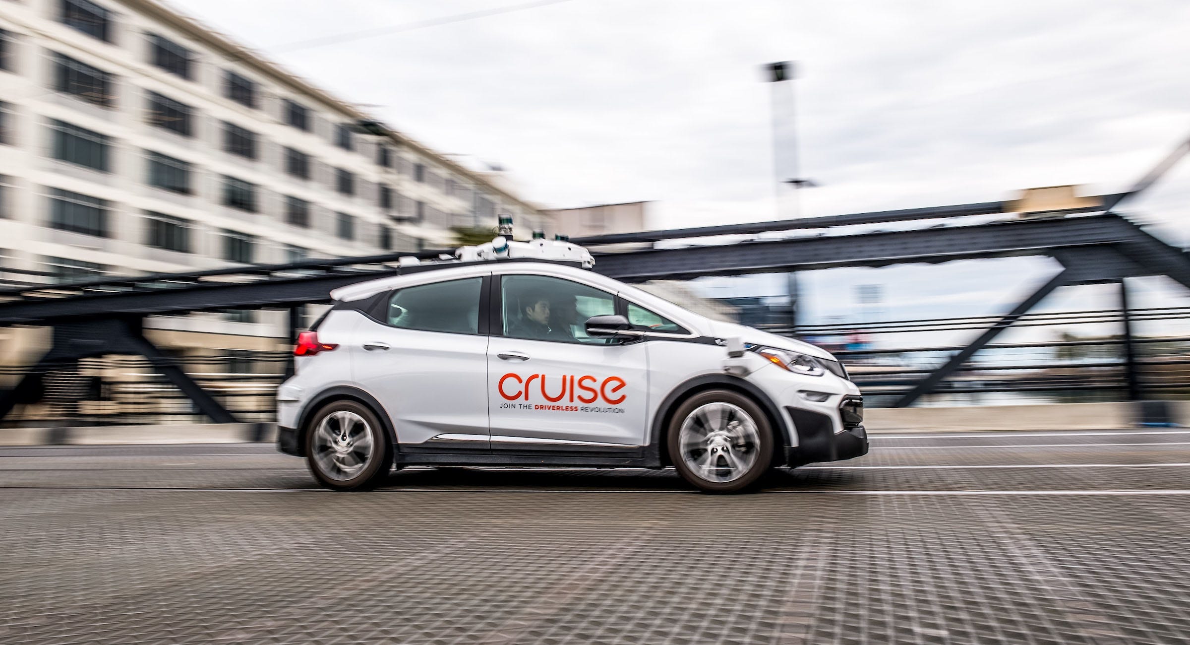 California Regulator Probes Incidents Involving Cruise Robotaxis