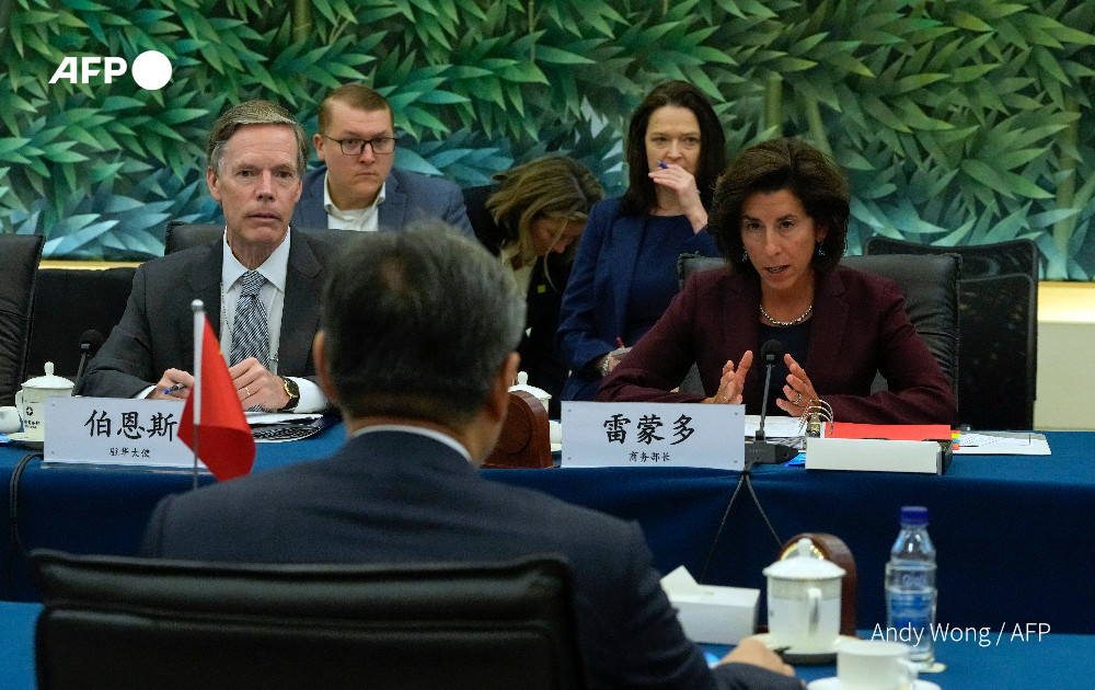 US Commerce Secretary Meets Chinese Officials to Strengthen Ties