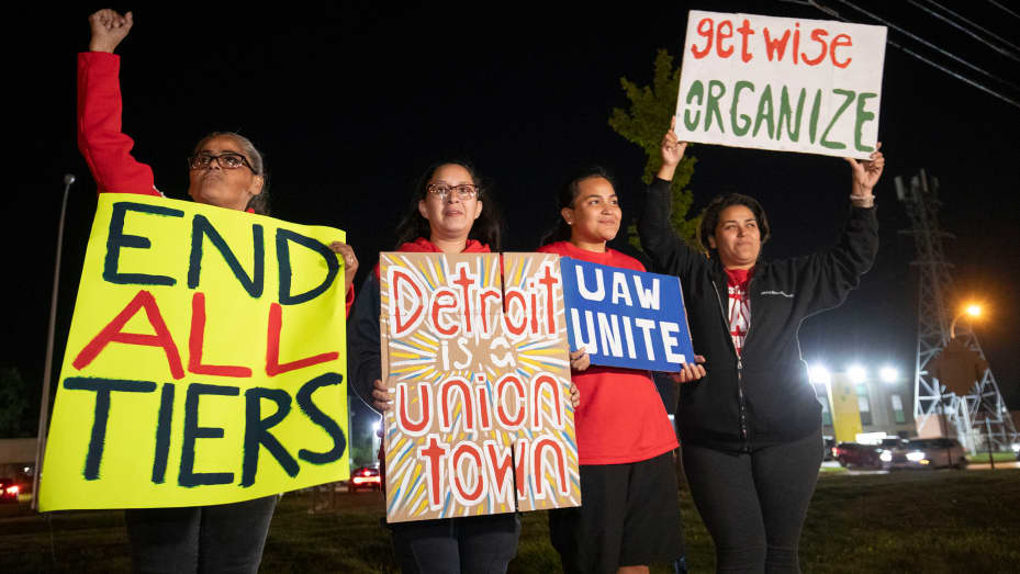 Auto Workers Strike Hits Major US Car Manufacturers