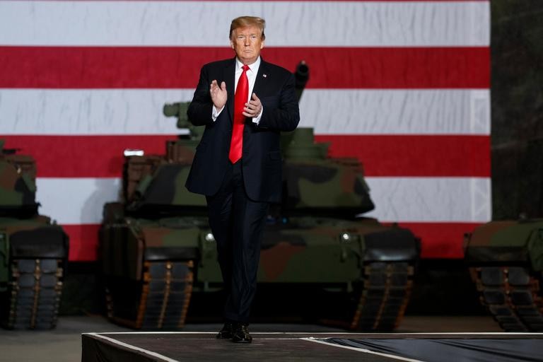 Trump Criticizes Biden on Electric Tanks Plan