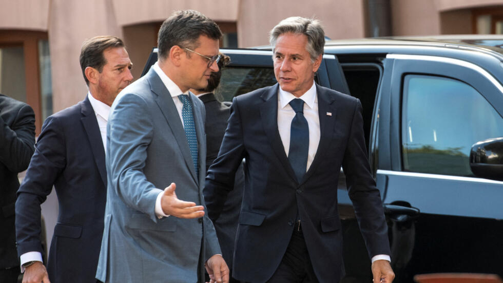 Blinken Arrives in Kyiv for Meetings, Will Spend the Night Following Missile Attack