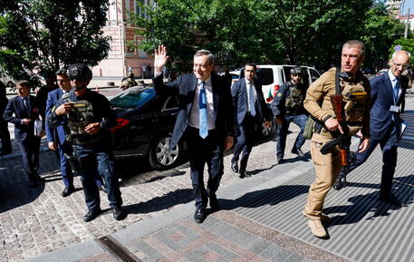 EU Reaffirms Support for Ukraine Amid Growing Global Divisions