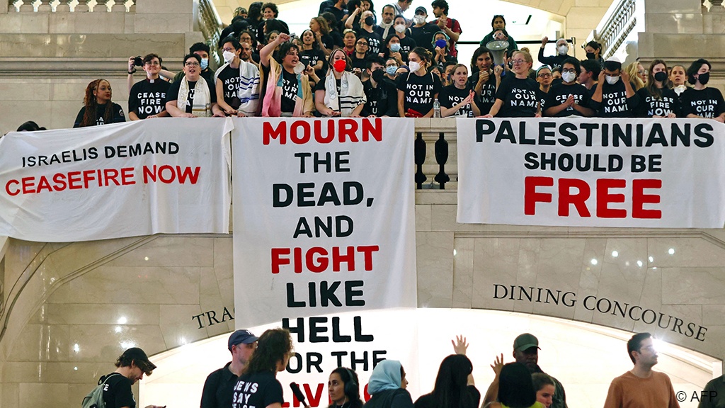 Grand Central Station Shut Down Amid Ceasefire Protests