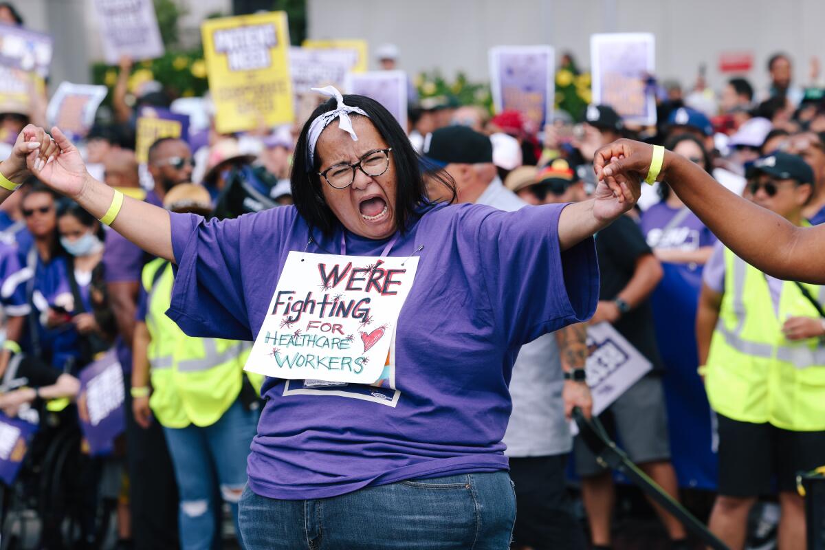Massive Strike Hits US Health Care Sector as 75,000 Kaiser Workers Walk Out