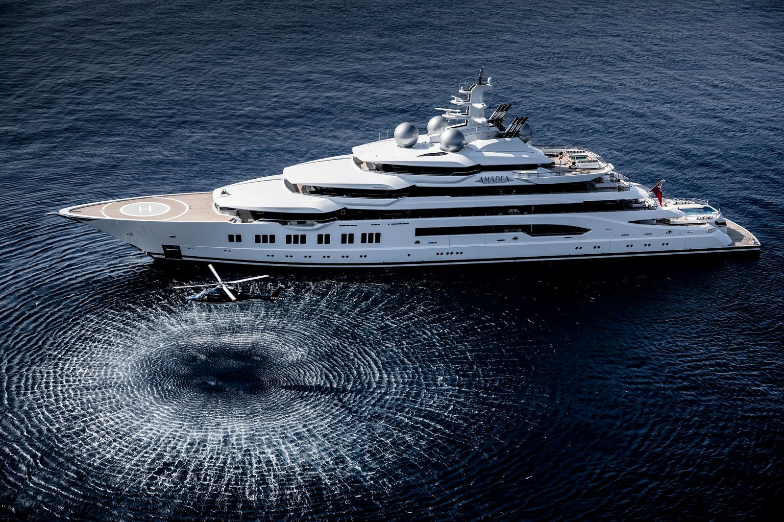 US Moves to Seize Russian Oligarch’s $300 Million Yacht, Intends to Sell It and Donate Proceeds to Ukraine.