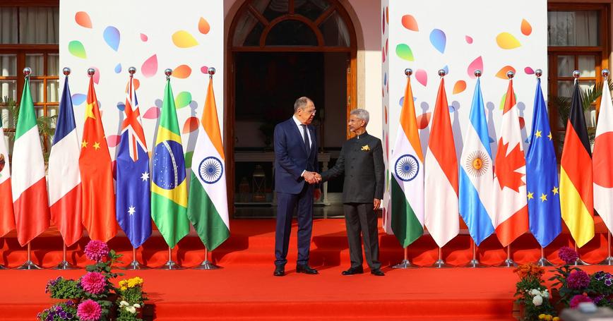 Top Indian Official Visits Russia, Seeks to Increase Trade and Military Weapons Development