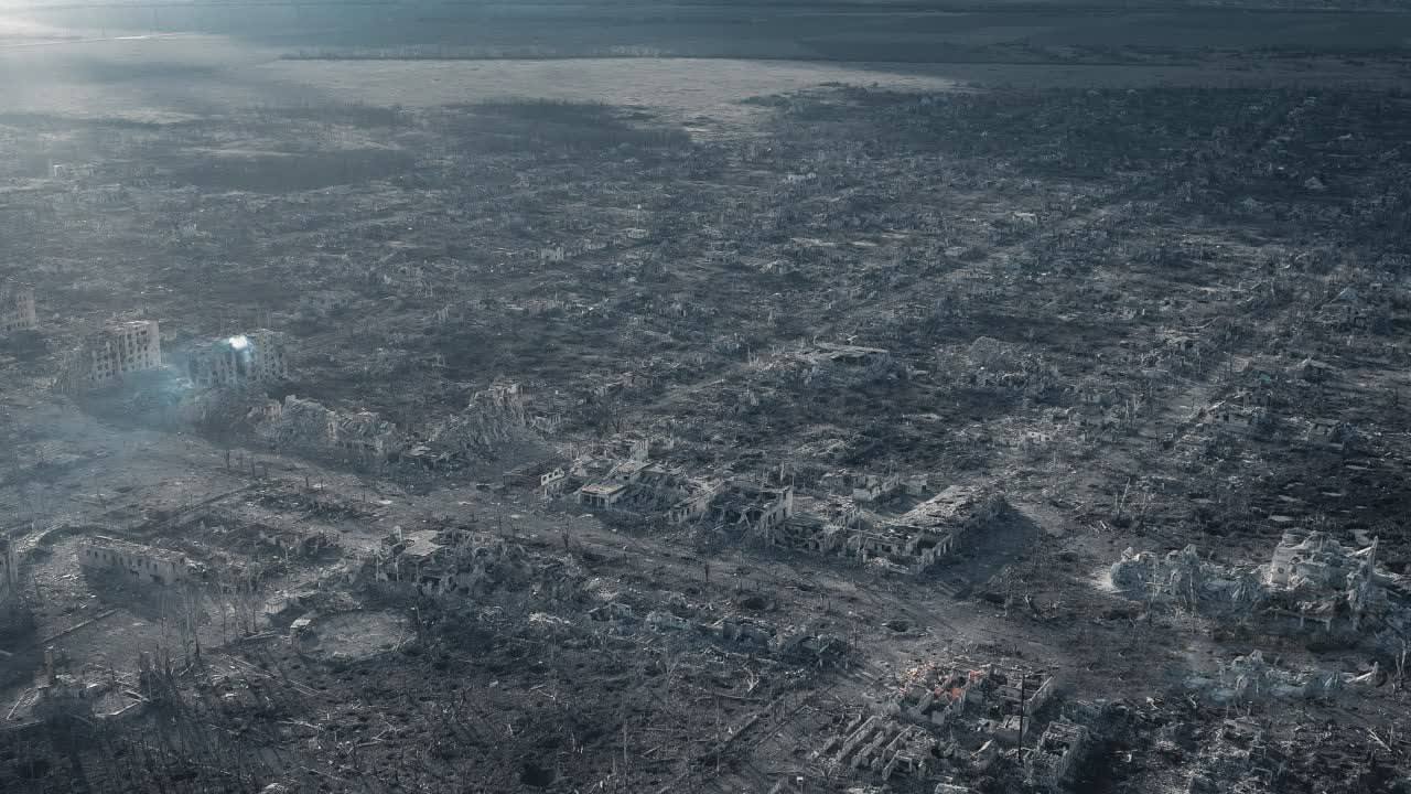 Ukrainian Commander Denies Full Russian Control of Maryinka Despite Heavy Destruction