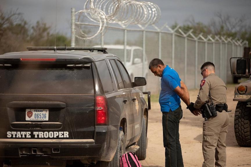 DOJ to Challenge Texas Over New Migrant Deportation Law