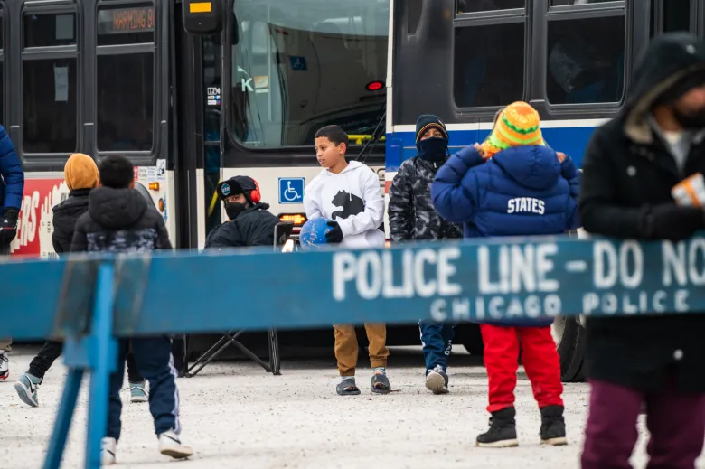 Illinois Governor Urges Texas to Halt Migrant Busing in Harsh Winter