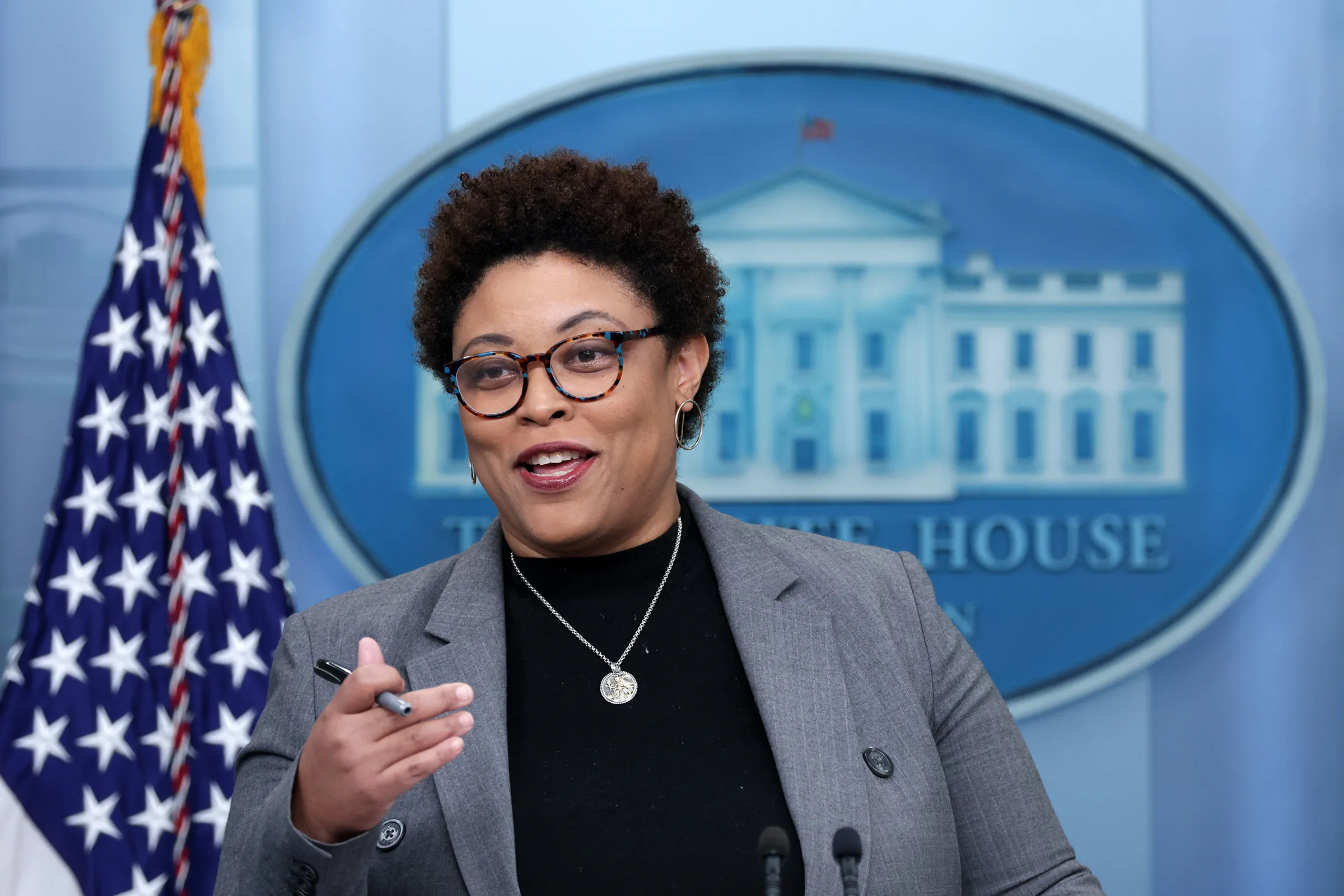US Budget Chief Warns of Dwindling Time for US to Pass Aid for Ukraine