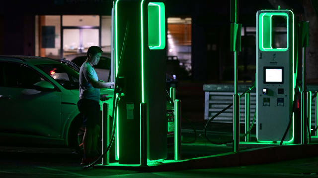 Biden Administration Allocates $623 Million for EV Charging Infrastructure Project