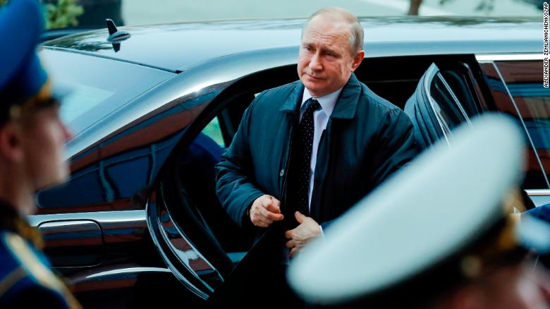 Putin Signs Law That Allows Confiscation of Assets From Those Who Spread “False Information” About Military