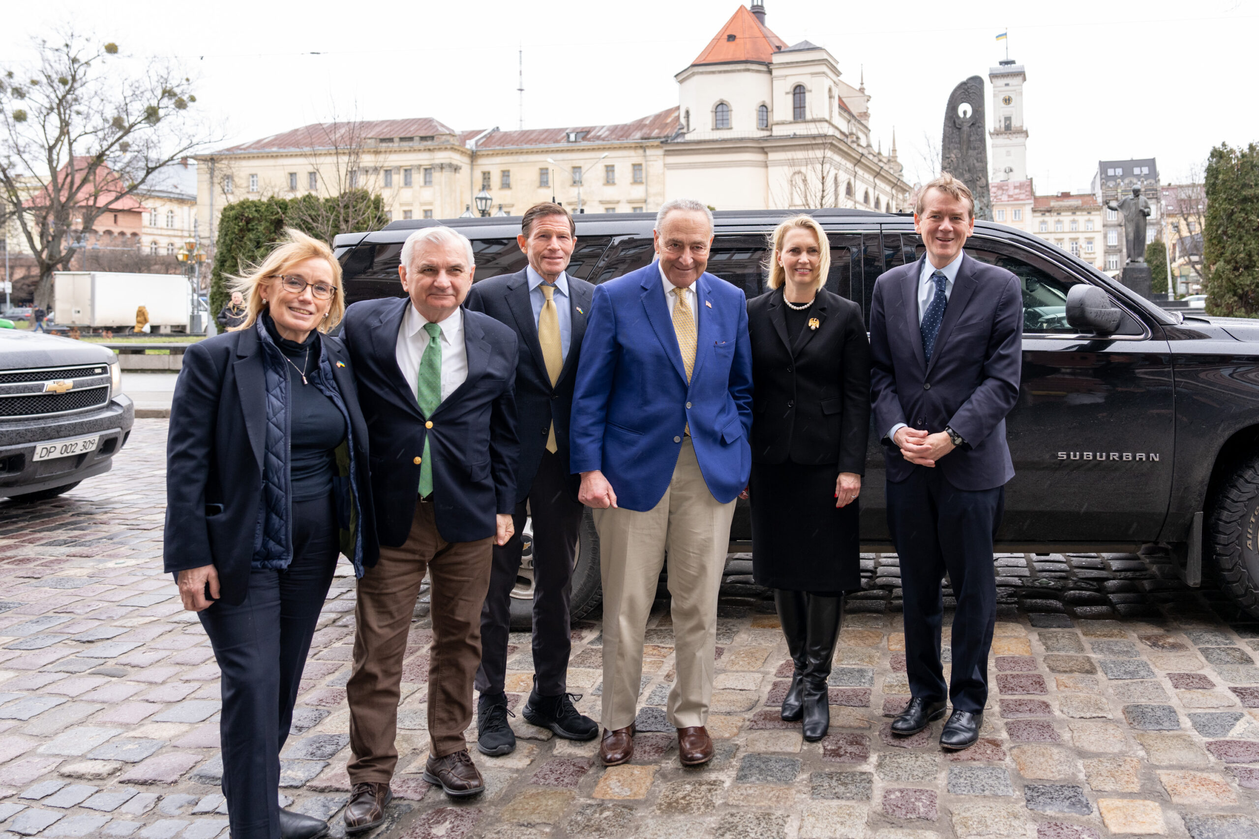 Top Democrat Senators Visit Ukraine, Vow to Provide More Aid