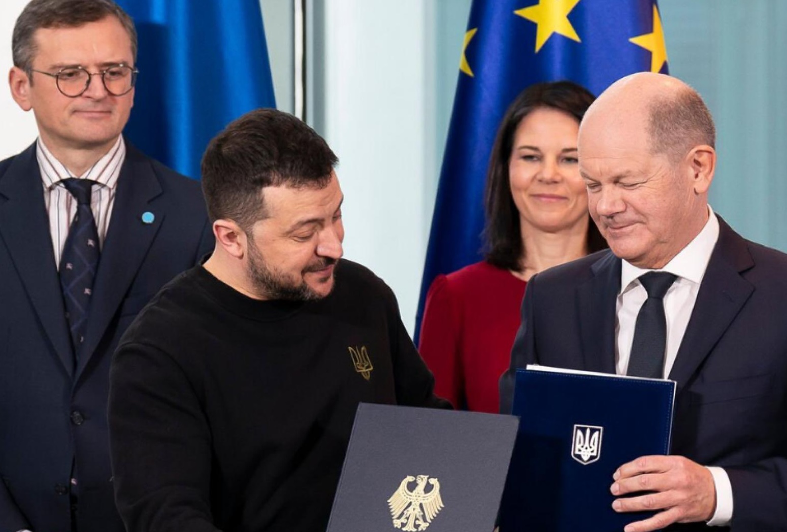 Germany Deliberating on Providing Long-Range Weapons to Ukraine