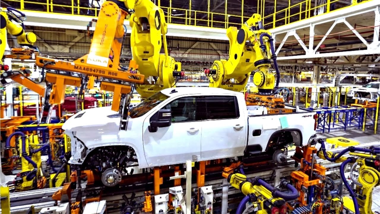 GM Recalls Over 323,000 Trucks Due to Faulty Tailgate Release