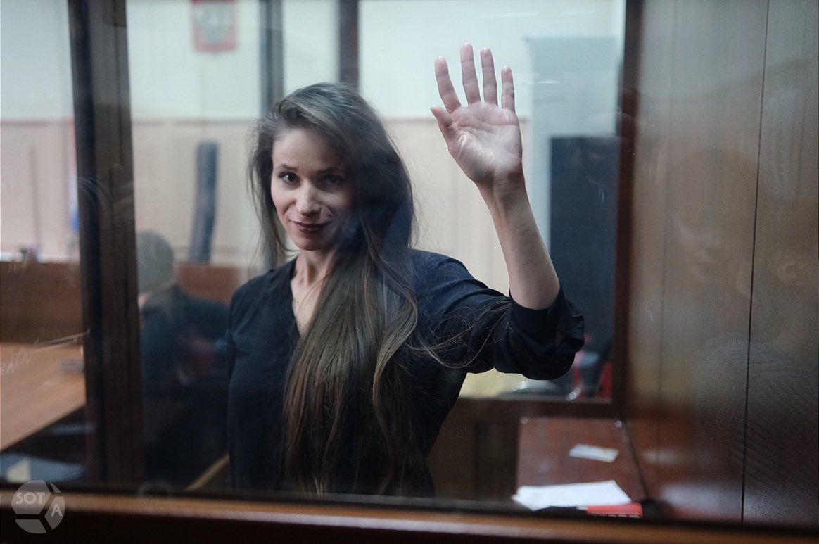 Moscow Court Jails Journalist Reporting on Navalny’s Trial, Faces Extremism Charges