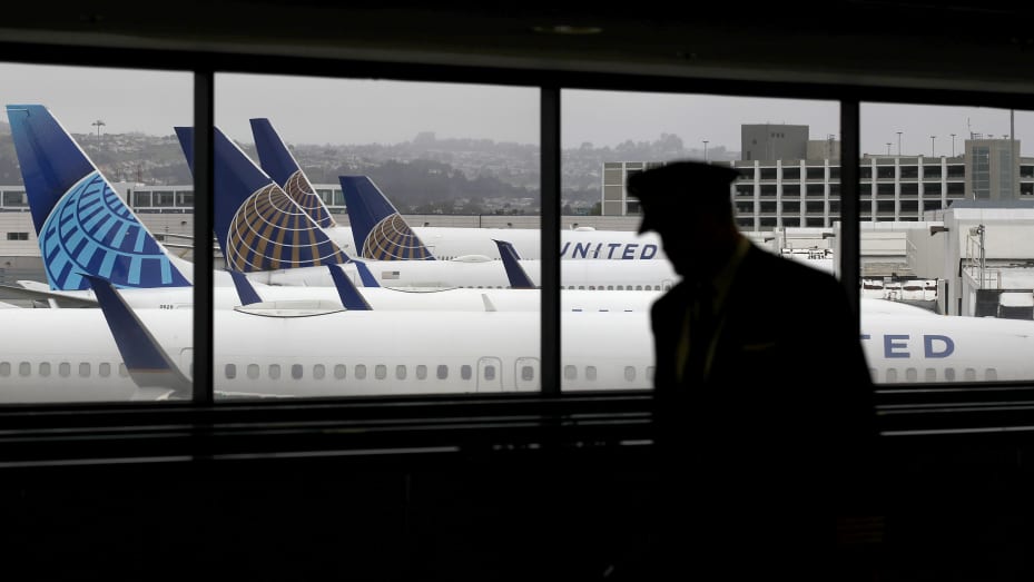 United Airlines Pilots Offered Voluntary Time Off in May
