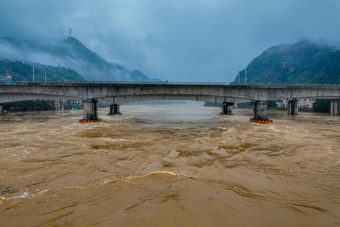 Chinese Authorities Evacuate 110,000+ After Severe Flooding