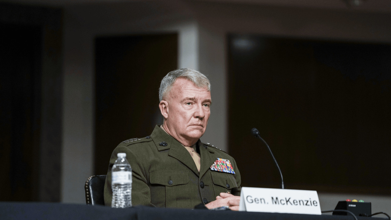 Former Top US Military Official Warns of ISIS Online Radicalization Threat
