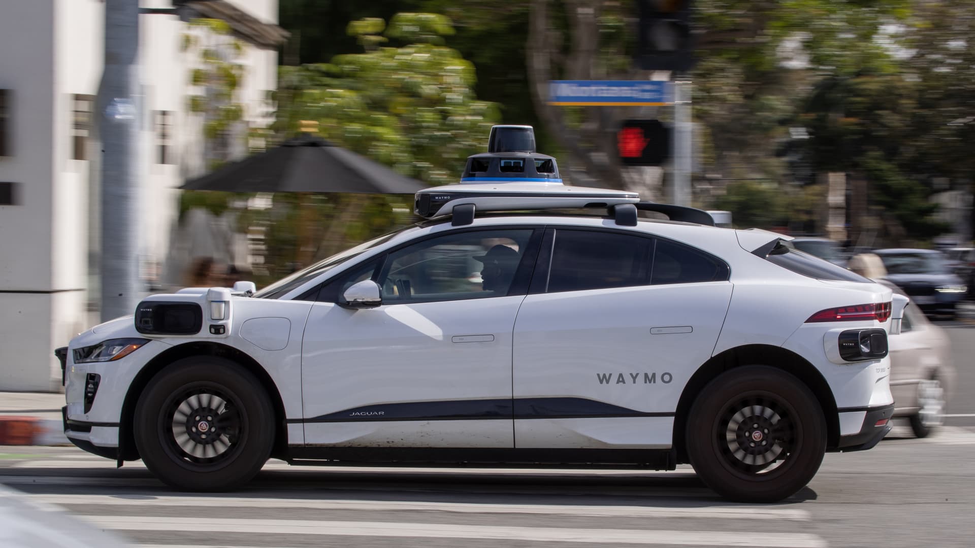 Federal Regulator Opens Investigation Into Waymo Over Safety Incidents