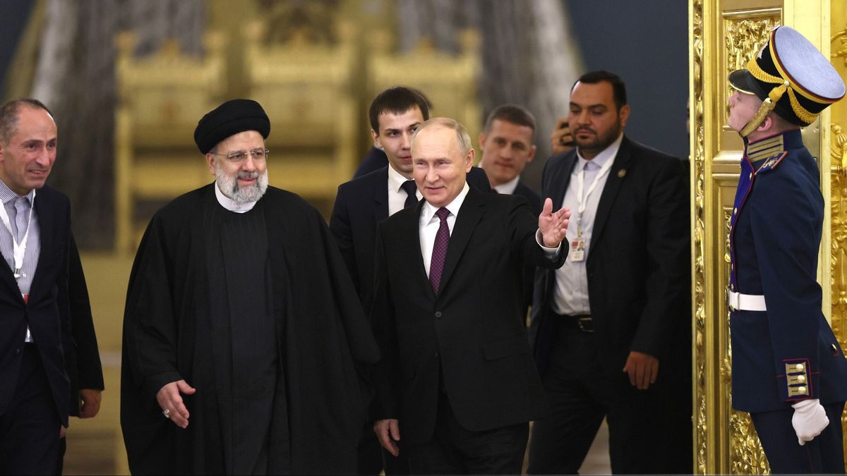 Putin Reaches Out to Iran’s Interim President Following Raisi’s Death
