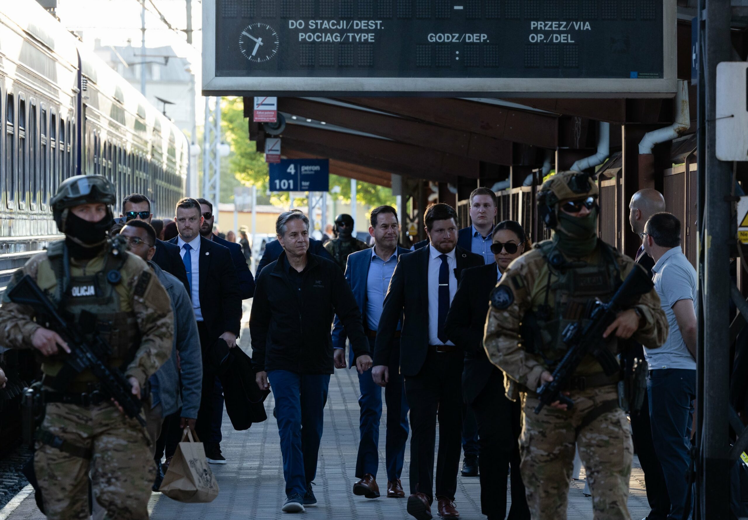 Secretary Blinken Says US Aid Will Make a Difference on Ukrainian Battlefield During Unannounced Trip