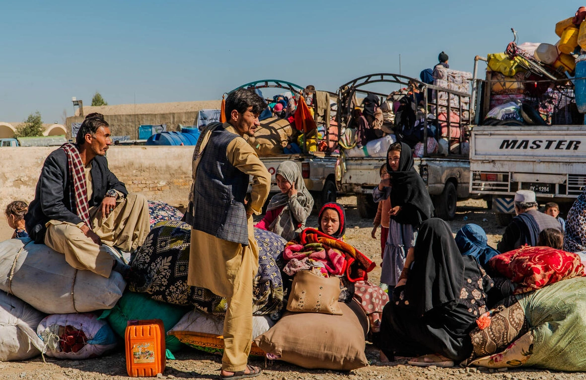 Pakistan Suspends Deportation of Afghan Migrants Following Talks With UN Official