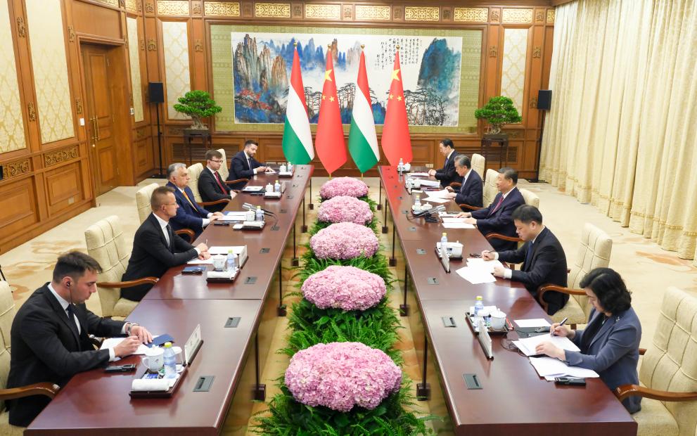 Xi Jinping Calls for Ceasefire in Ukraine and Urges Countries to Facilitate Peace Talks During Meeting with Hungarian PM