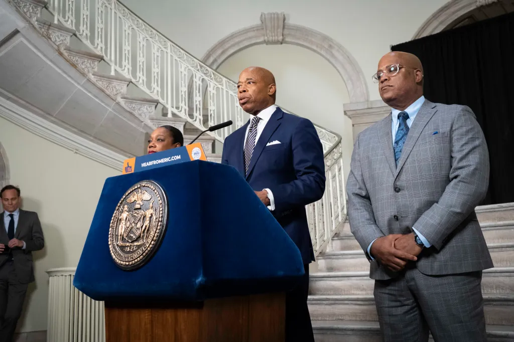 Top NYC Official Close to Mayor Resigns
