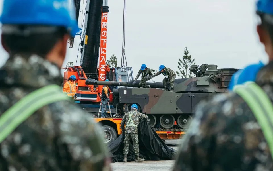 Taiwan Receives First Batch of US-made Abrams Tanks