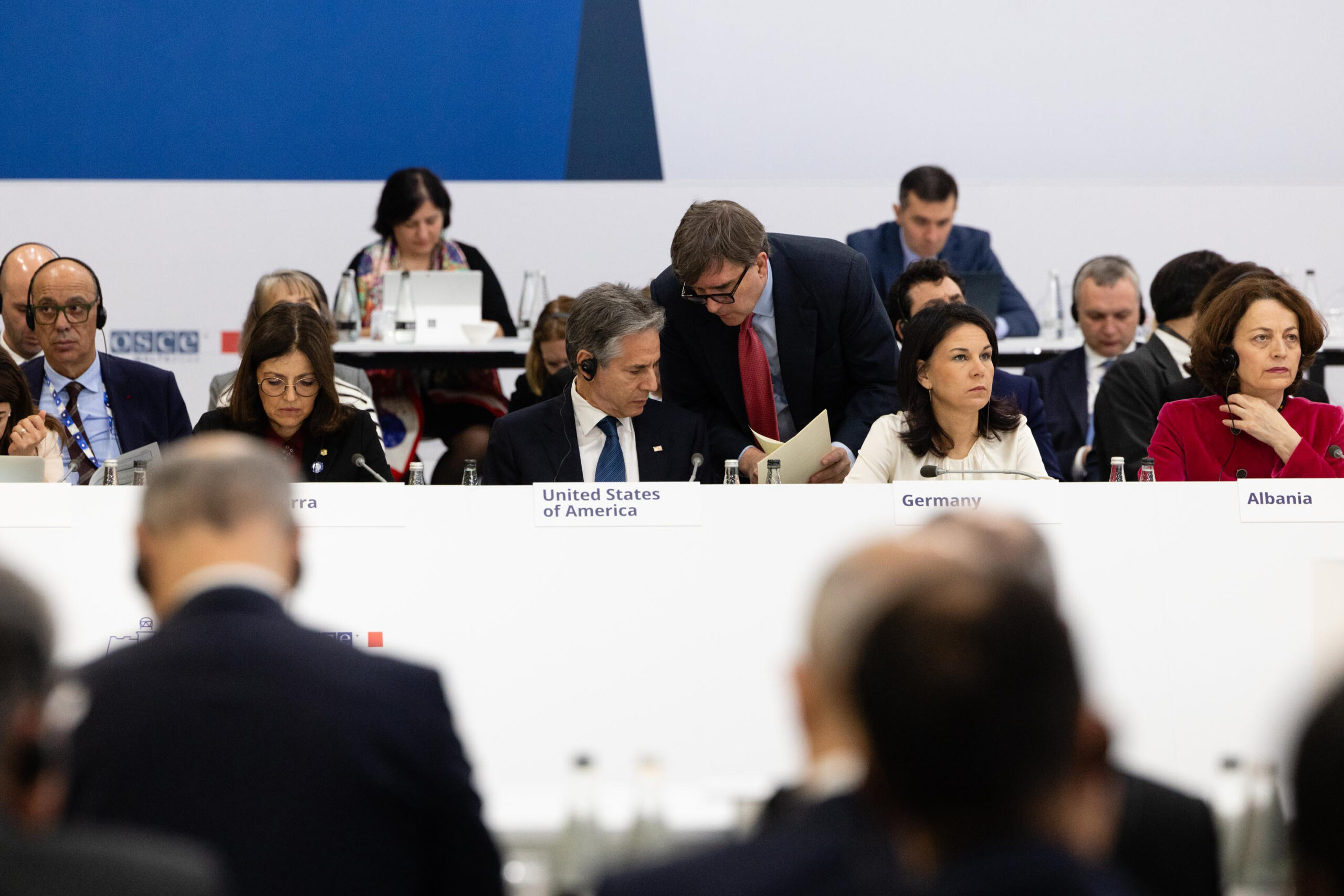 Top US & Russian Official Trade Accusations at Security Conference