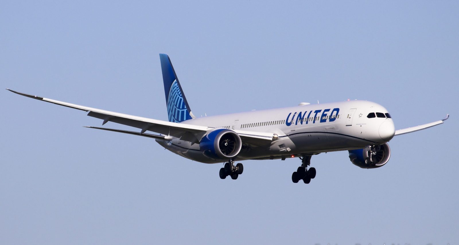 Maui Police Find Body in United Airlines Wheelwell, Believed to Be a Stowaway