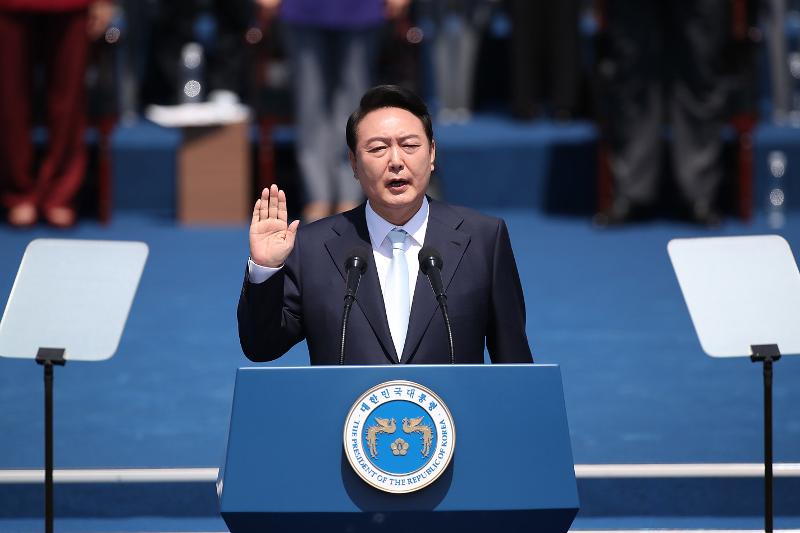 South Korea Seeks Arrest of Former President; Former President Urges Supporters to Resist